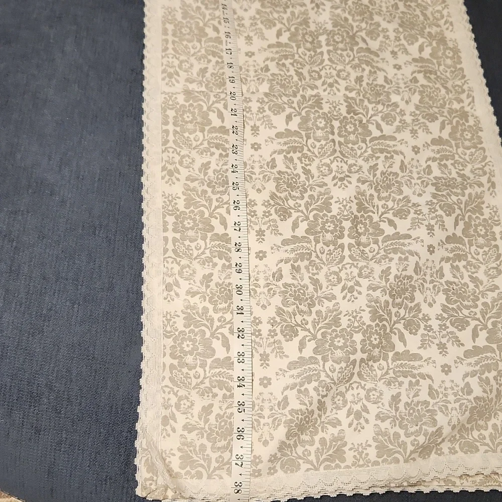NWOT Cynthia Rowley Gray Floral Table Runner 18